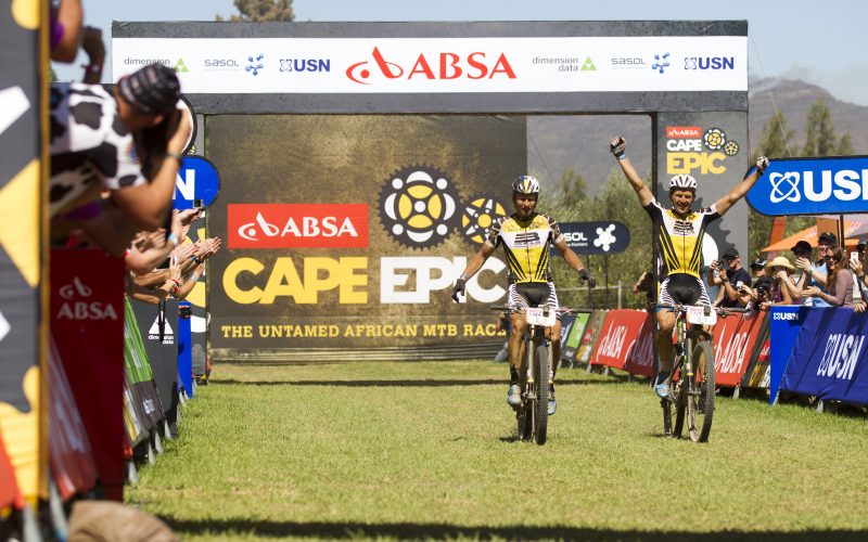 Cape Epic: Team Bulls demonstriert Stärke und siegt auf Etappe 1