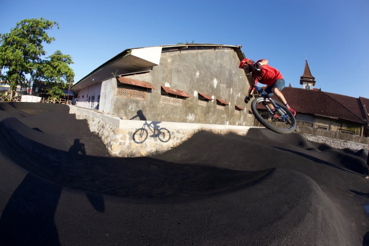 Velosolutions goes Bali: Neuer Pumptrack im Urlaubsparadies