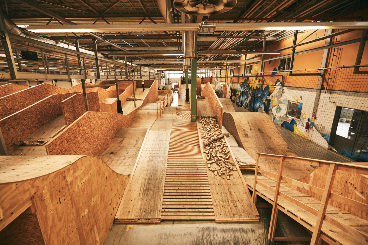 Wood15 bei Aachen: Indoor MTB & BMX Park für Jedermann1500 x 1000