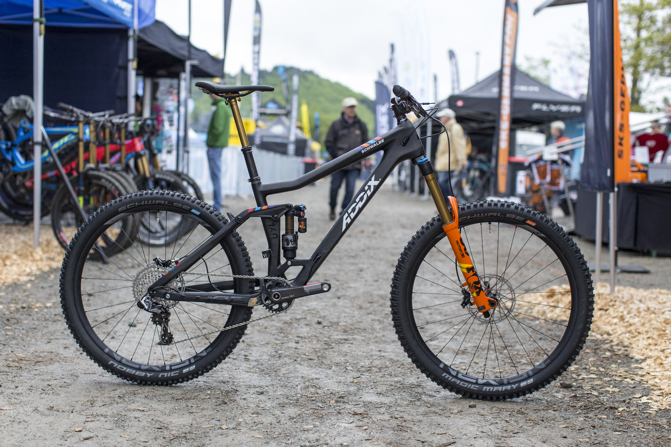 Cube Addix-Bike Verlosung: Schwalbe spendet 100 Bikes an World Bicycle Relief
