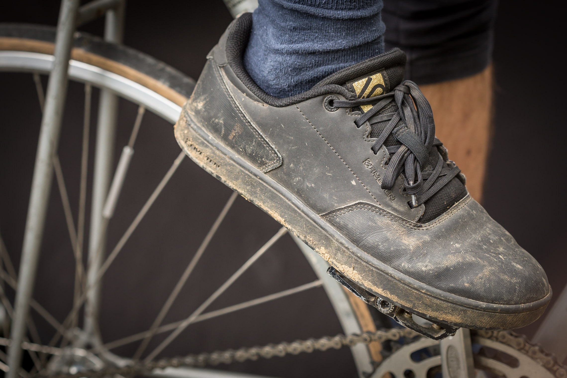 five ten district clips mens mountain bike shoe