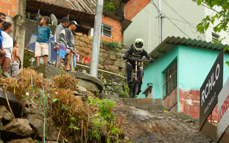 Descida das Escadas de Santos 2019 Urban DH: Downhill im Wasserfall – das war der Qualitag im Video!