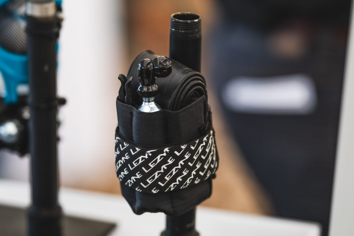 Sea Otter 2019 – Lezyne: Neuer Swat-Strap, multifunktionaler Tubeless-Inflator und praktische USB-Lampen