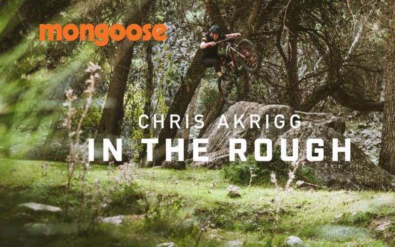 In The Rough: Chris Akrigg hämmert abseits befestigter Wege