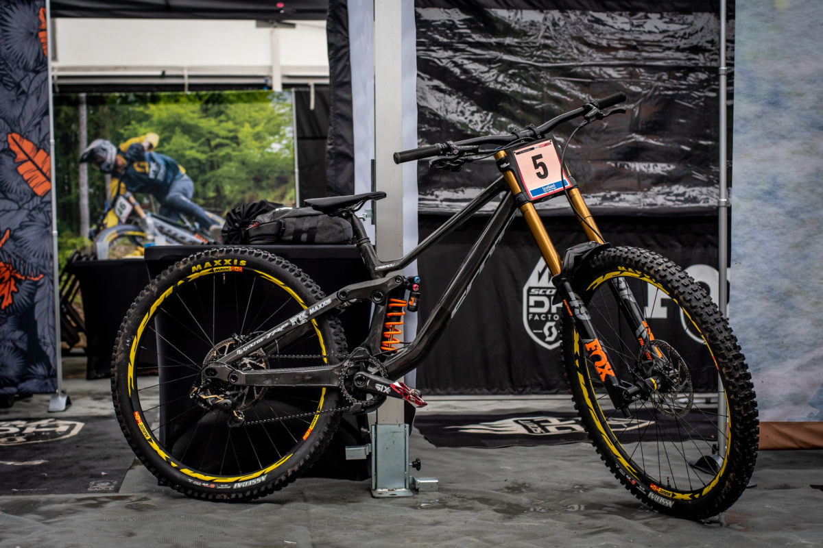 Downhill World Cup 2019 – Fort William: Boxengasse 2 – Carbon oder Kondition?
