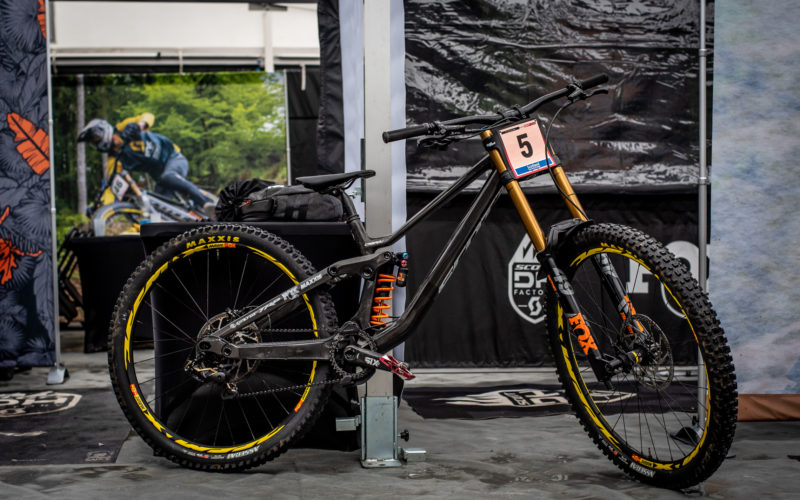 Downhill World Cup 2019 – Fort William: Boxengasse 2 – Carbon oder Kondition?