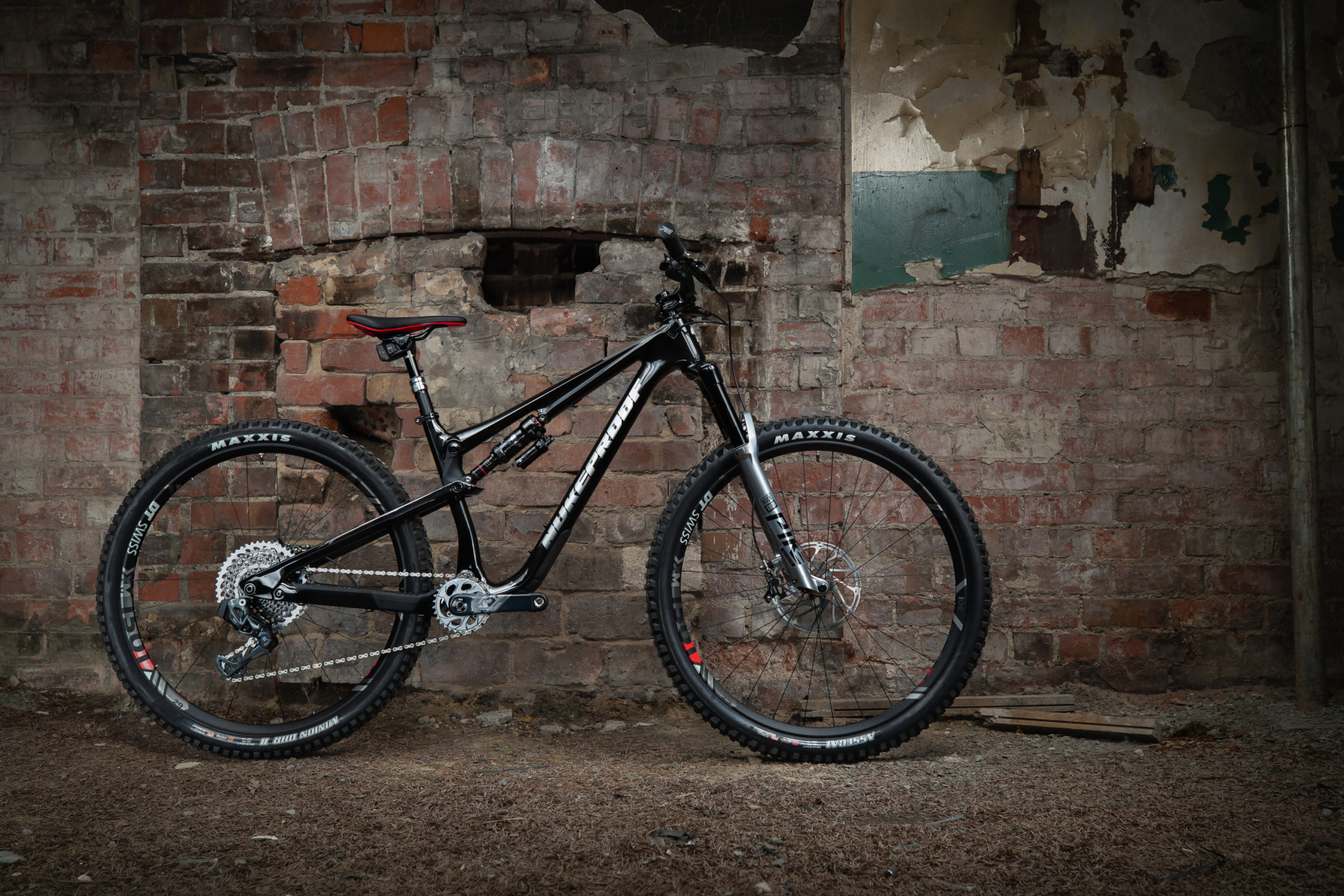 Nukeproof Reactor 290c Worx Ltd Edition: Mit Hochglanz über die Trails