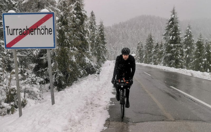 Triathlon um die Welt: Jonas Deichmann ist in den Schnee gestartet