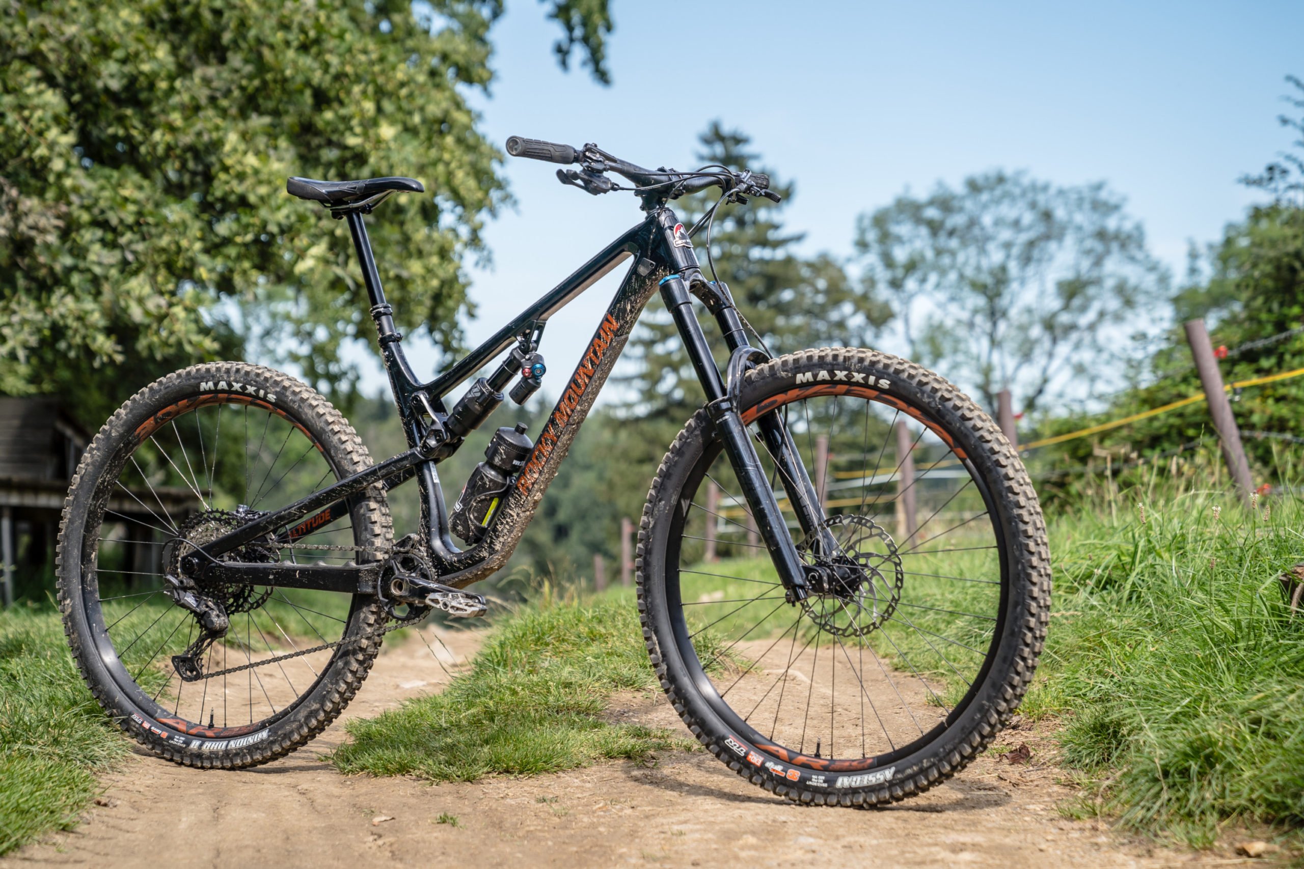 Neues Rocky Mountain Altitude im ersten Test: Mit der Lizenz zum Rasen!