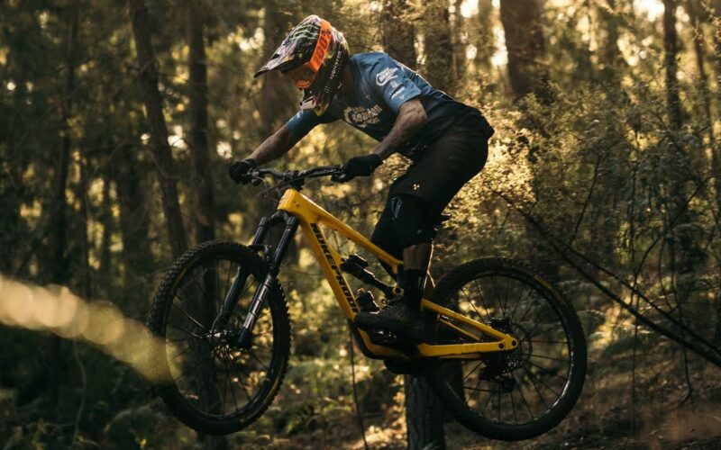 Sam Hill – Between the Races: Thunder from Down Under