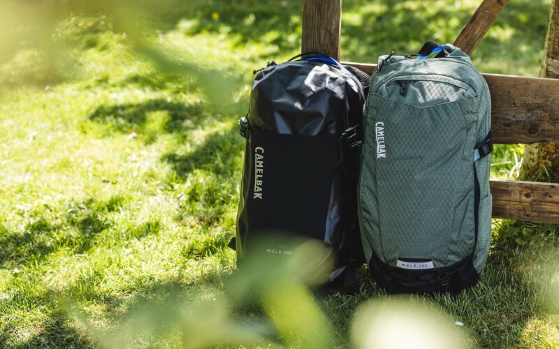 BikeStage 2022 – Camelbak: M.U.L.E. Evo 12 und Pro 14 Rucksack, Wetterschutz und Hydration!