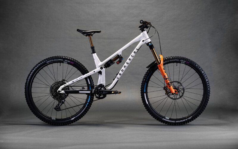 Commencal Meta Prototyp 2023: Letzter Feinschliff im Renneinsatz