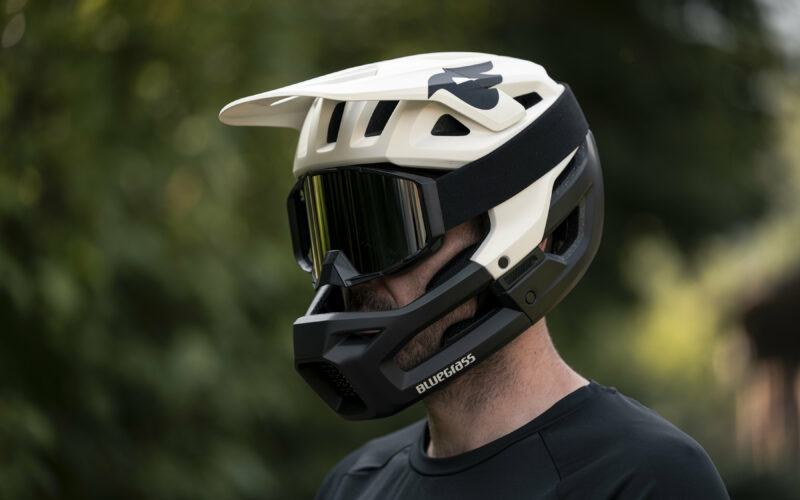 Neuer Bluegrass Vanguard Core MTB-Helm im Test: Leicht und nach höchster Norm geprüft