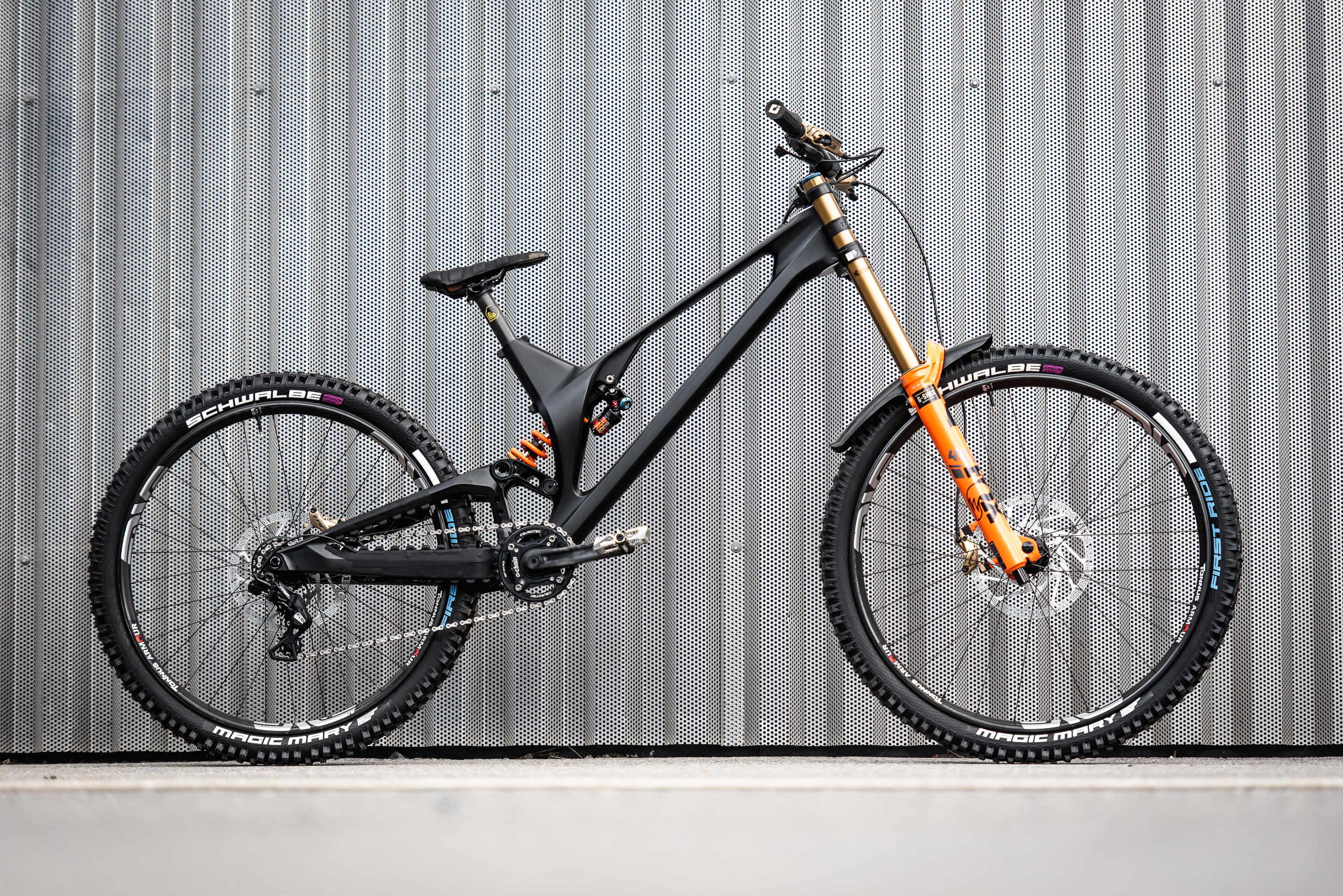 Downhill World Cup 2023 – Lenzerheide: Nur gucken, nicht anfassen! Boxengasse Teil 2
