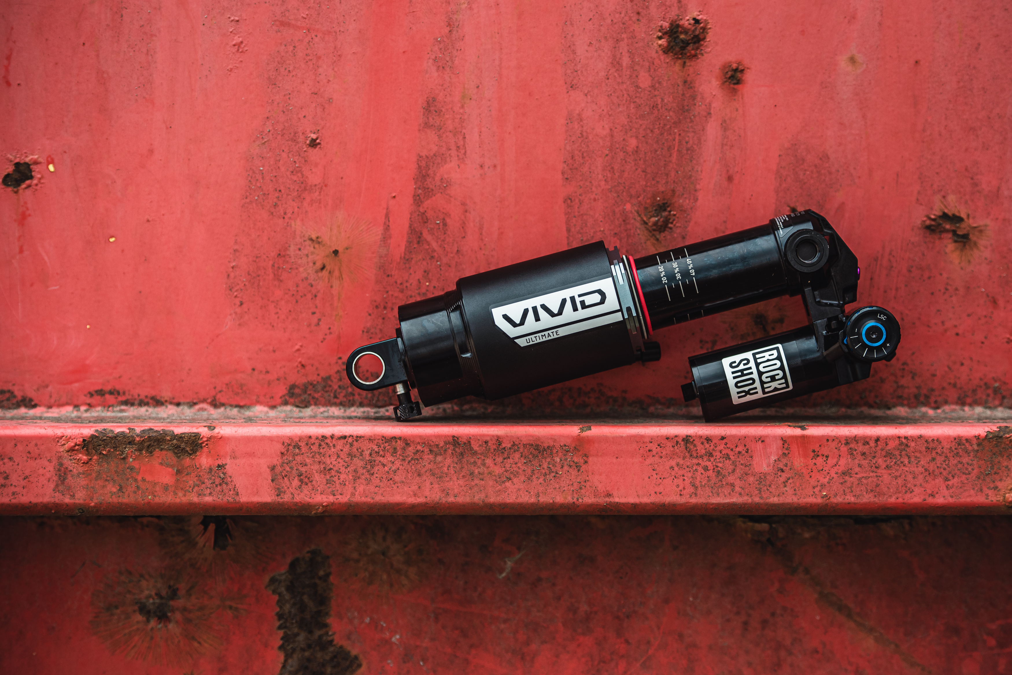 https://www.mtb-news.de/news/wp-content/uploads/2023/08/rockshox-vivid-daempfer-test-titel-3264.jpg