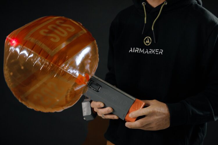 AirMarker: Das fliegende Pannendreieck in 45 Metern Höhe