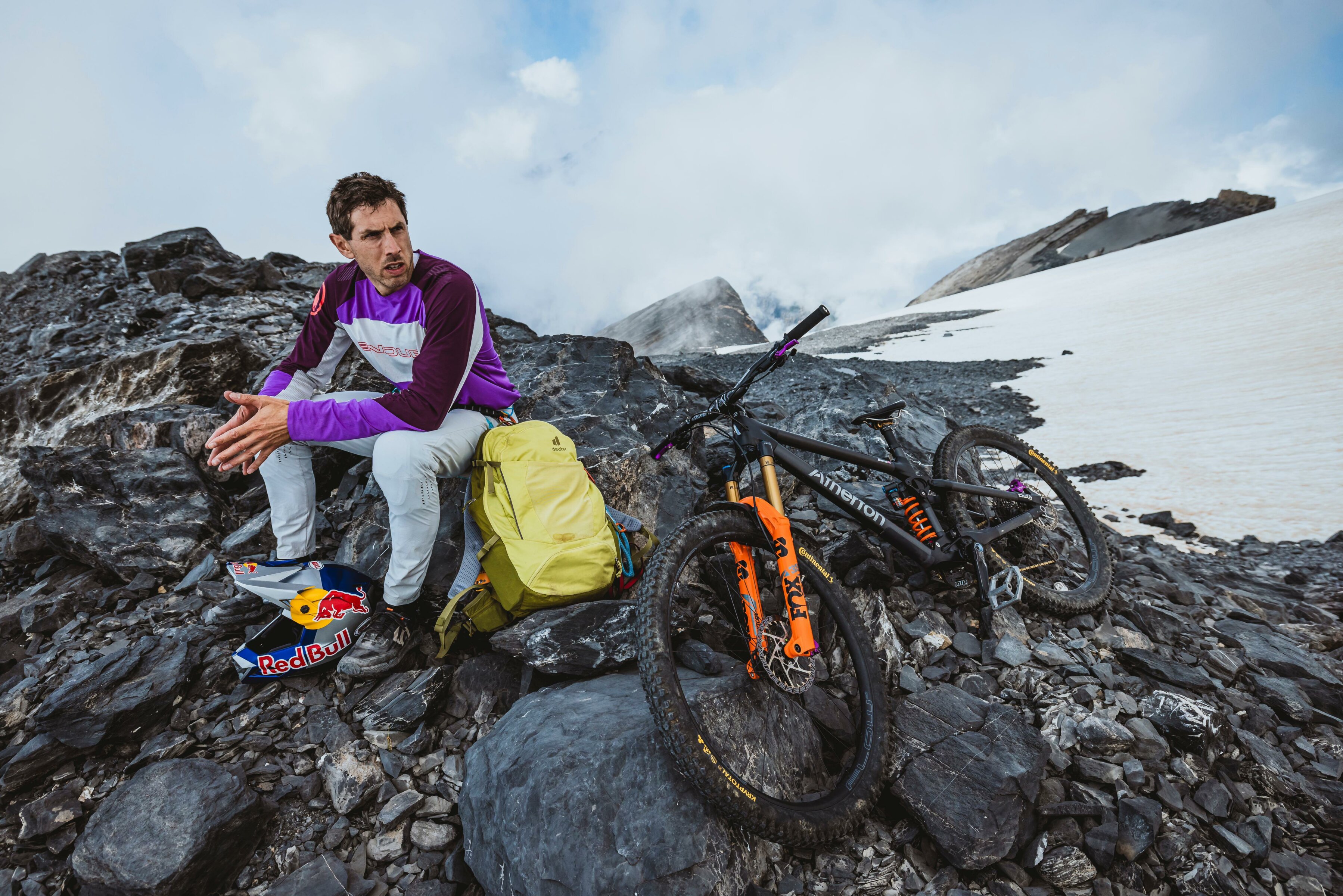Mehrjährige Partnerschaft beschlossen: Neue Kooperation von Deuter und Atherton Race Team