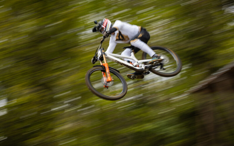 Downhill World Cup 2025 – Bielsko Biala: Erstes Rennen im YT Mob – Rennbericht von Andreas Kolb