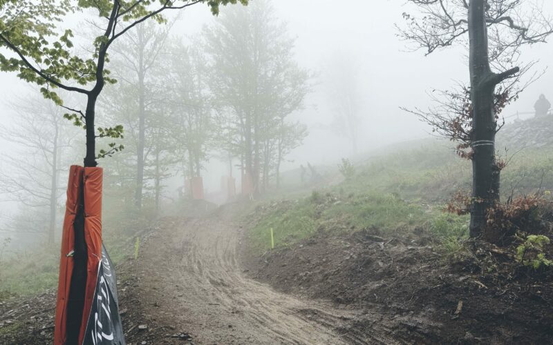 Downhill World Cup 2025 – Bielsko Biala: Ergebnisse der eisigen Qualifikation