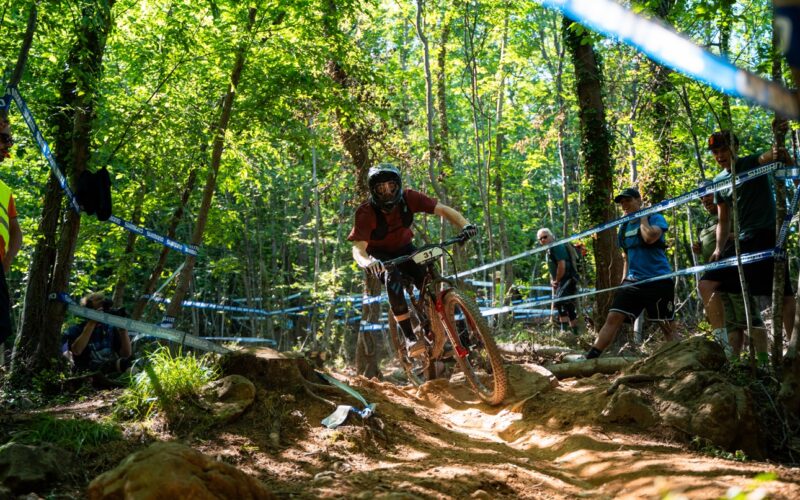 Enduro World Cup 2025 #1 Pietra Ligure: Booker und Harnden triumphieren