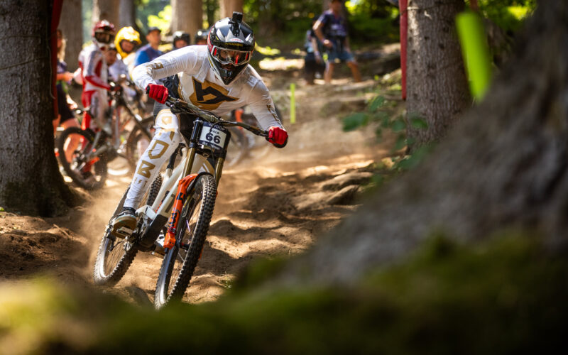 Downhill World Cup 2025 – Val di Sole: Richtig krass gegen den Stein geknallt – Rennbericht von Andreas Kolb