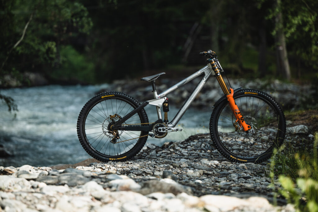 Mountainbike-World-Cup-2025-La-Thuile-Die-Technik-Highlights-aus-der-Boxengasse-Powered-by-Fox