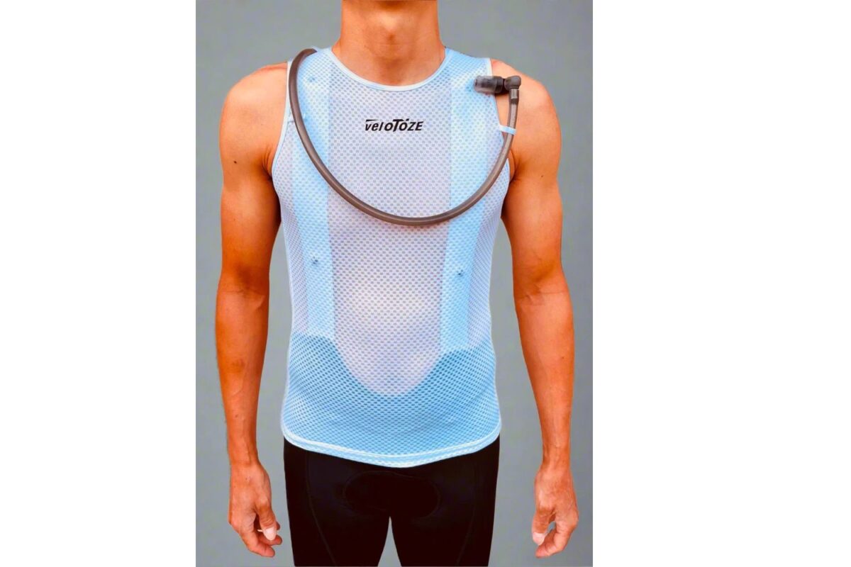Neue Velotoze Hydrovest: Baselayer-Weste mit Trinksystem